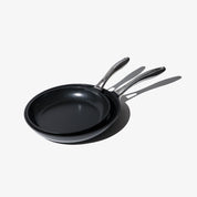 OnePan Bestseller Kit – stekpanneset med 24 och 28 cm PFAS-fria non-stick pannor.