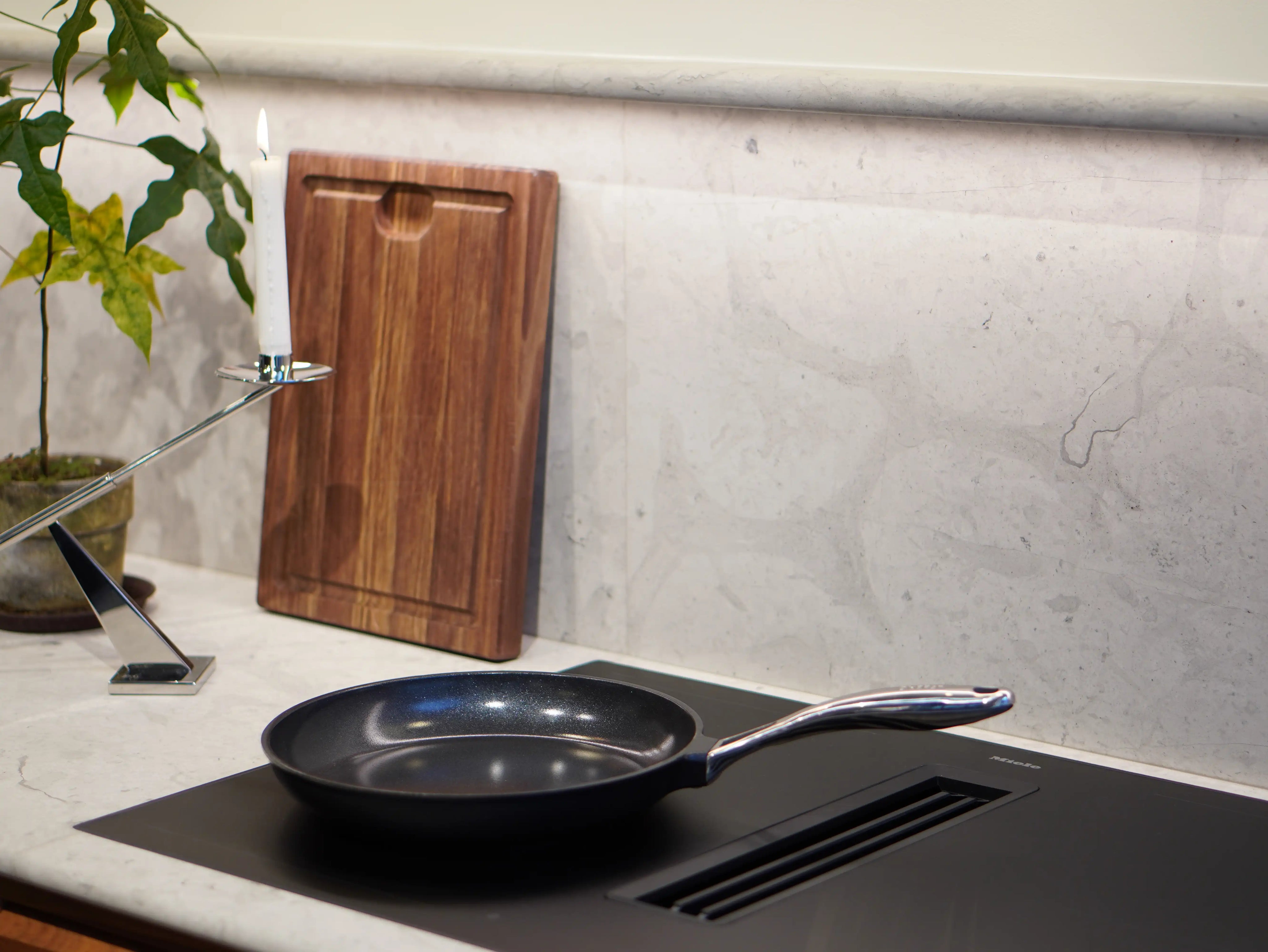 OnePan 24 cm – kombinerar funktion, hållbarhet och elegant svensk design.