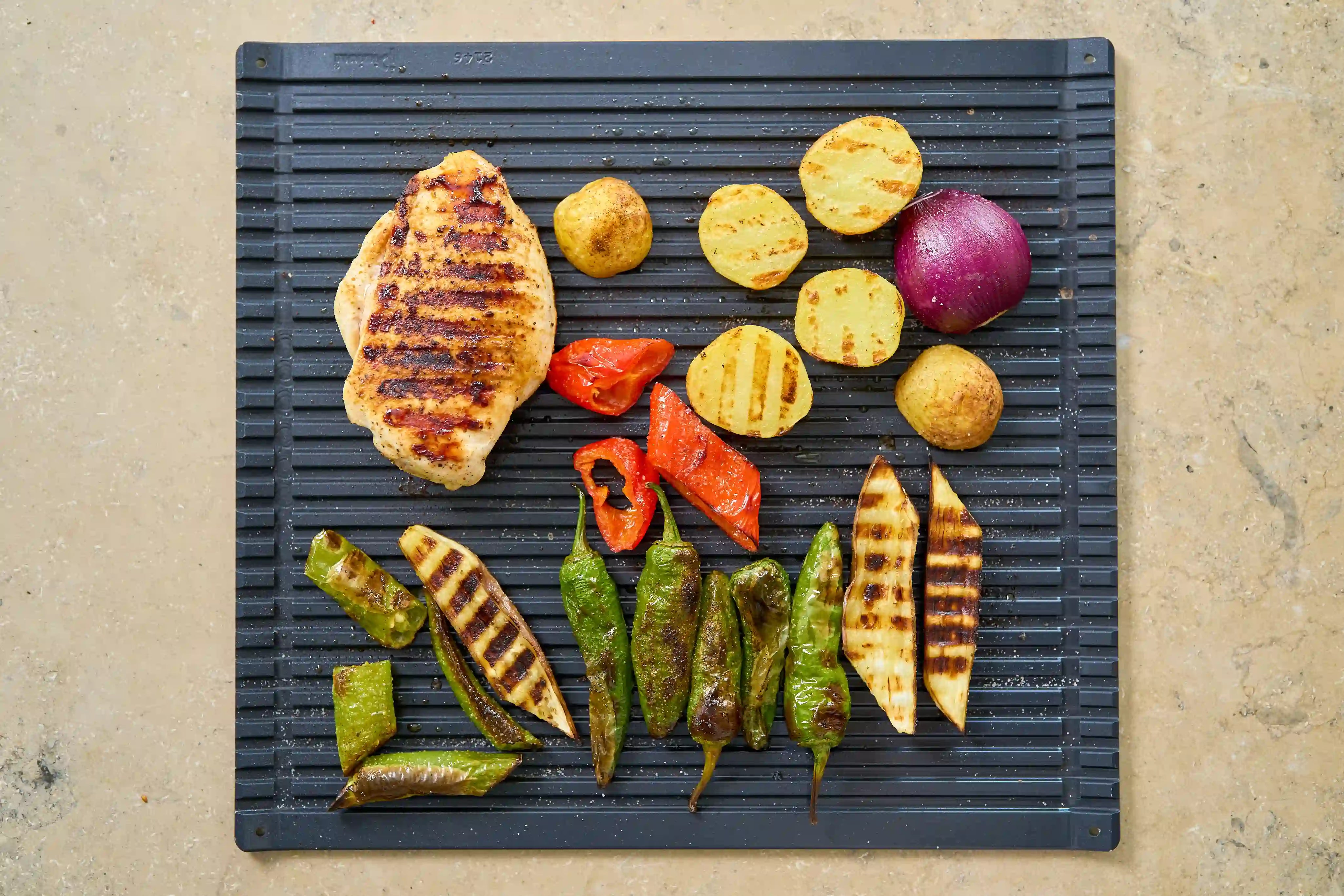 OneTray non-stick plåt – idealisk för kött, grönsaker, pizza och allt du vill ha krispigt i ugnen.