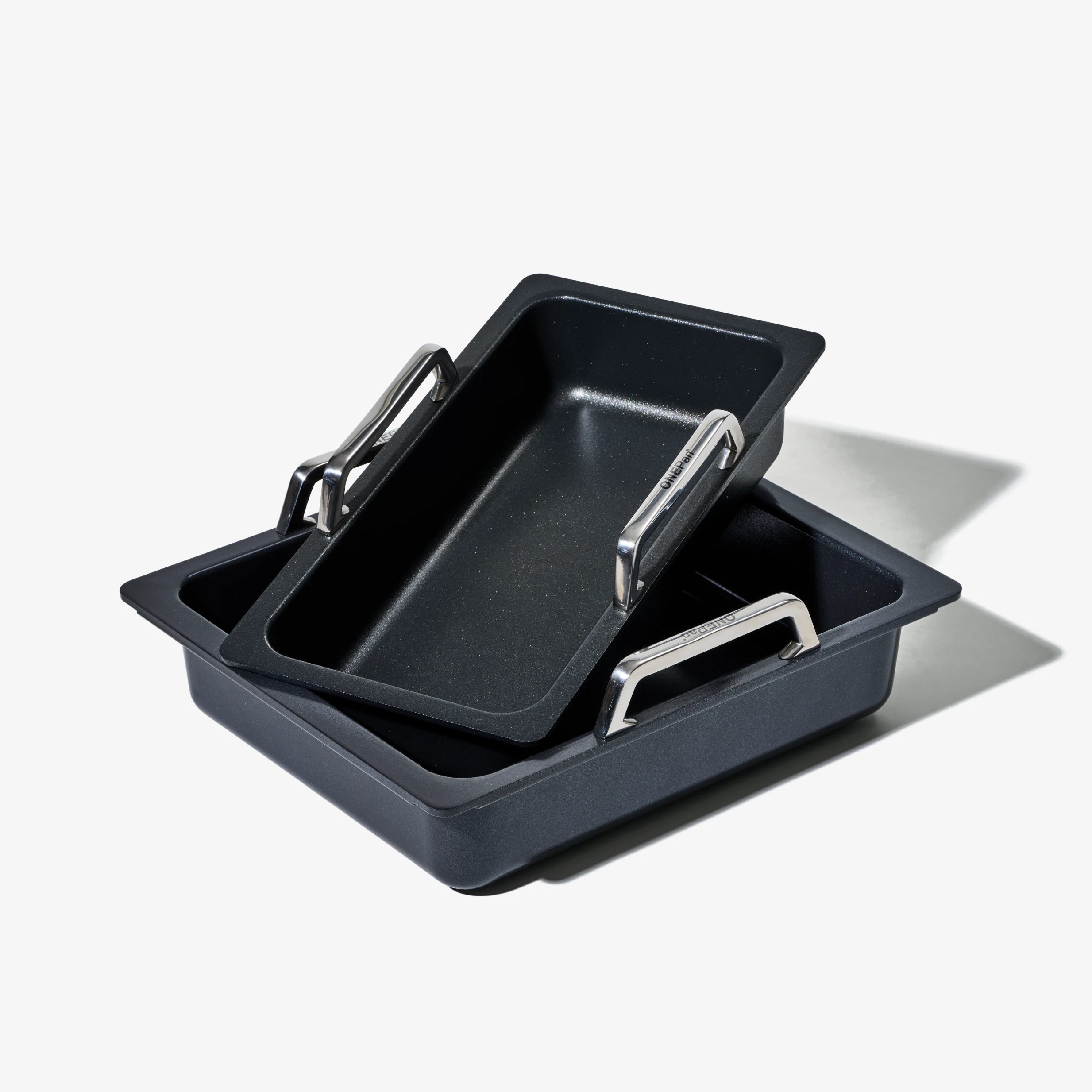 OneServe – PFAS-fri stekform som fungerar på spis och i ugn för allt från frukost till middag.