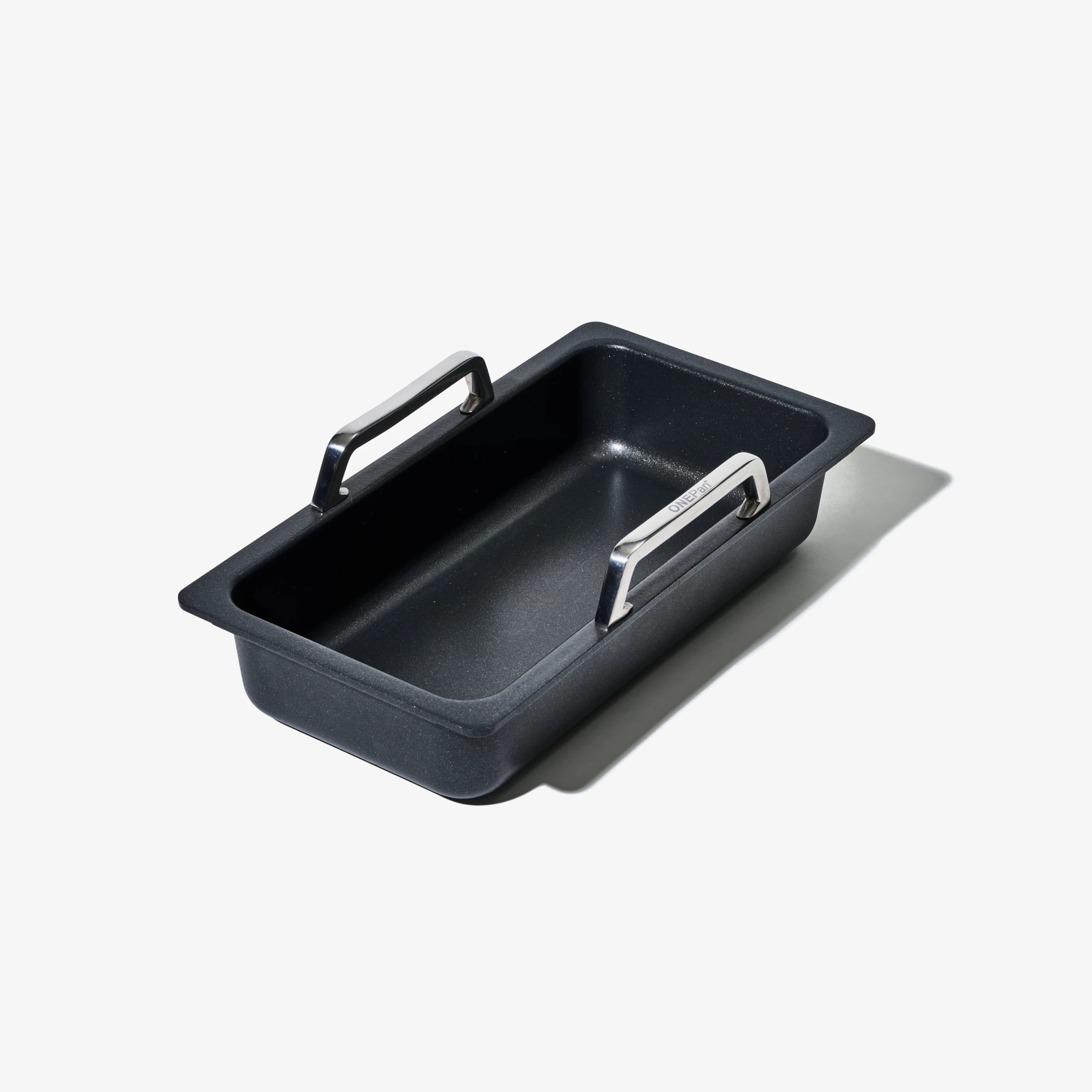 OneServe – PFAS-fri stekform som fungerar på spis och i ugn för allt från frukost till middag.