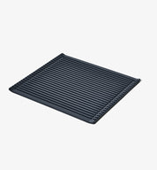 OneTray – grill- och bakplåt i återvunnet aluminium för krispiga resultat.