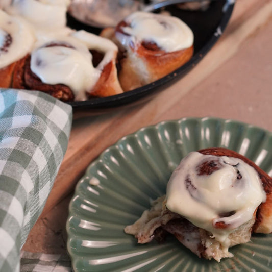 Kanelbullar med glasyr - i en stekpanna