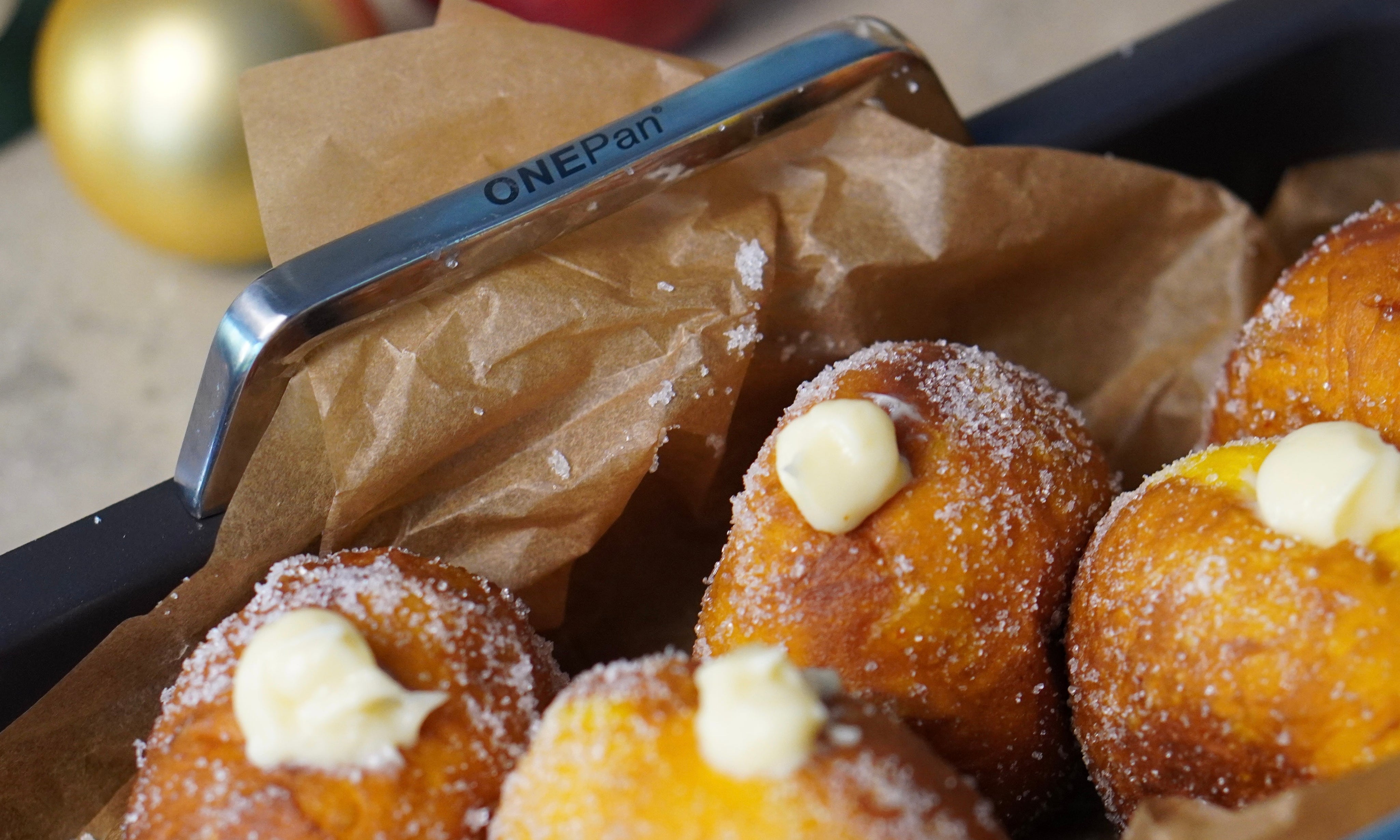 Saffransdonuts med krämig vaniljfyllning