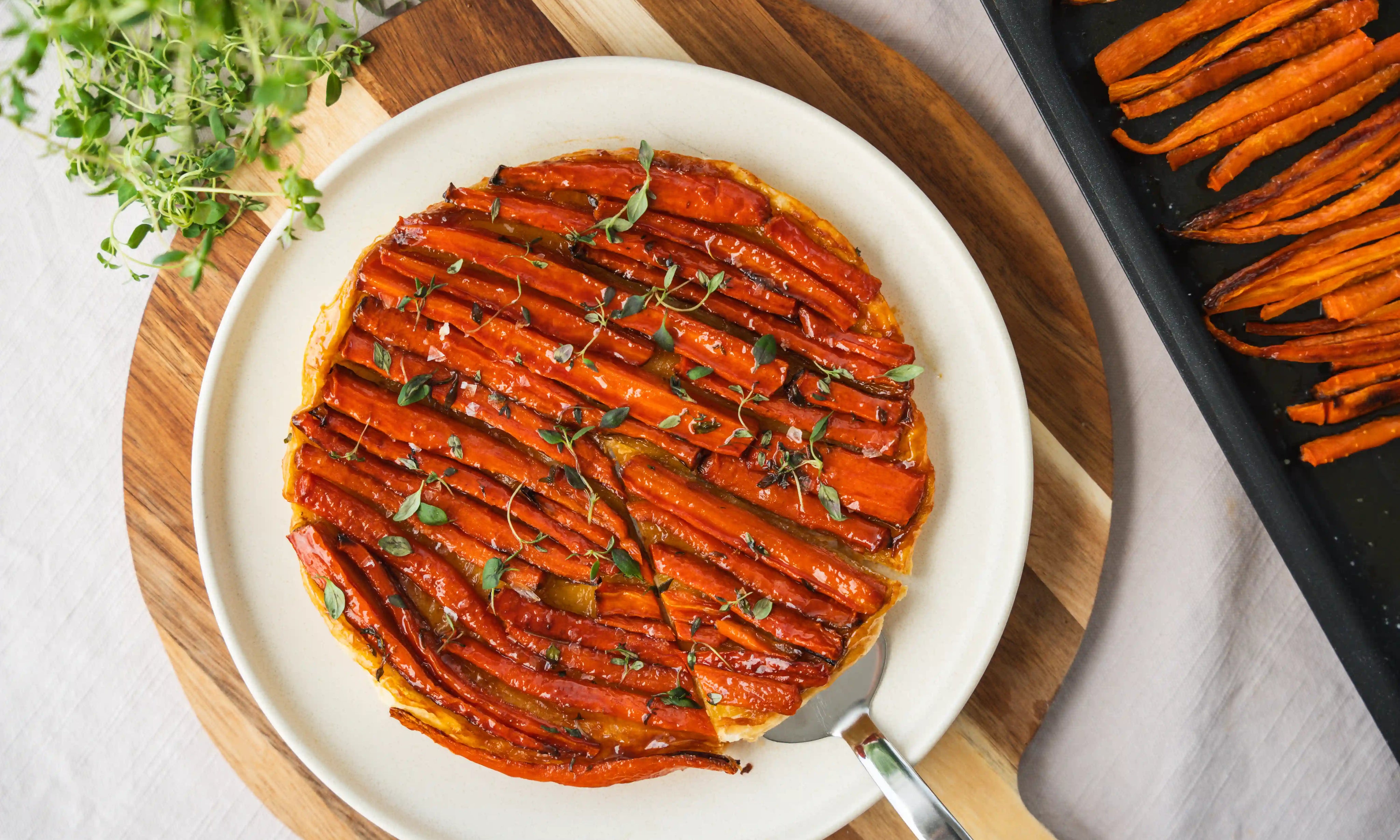 Vårens kanske vackraste paj? | Tarte Tatin med morötter, honung & timjan