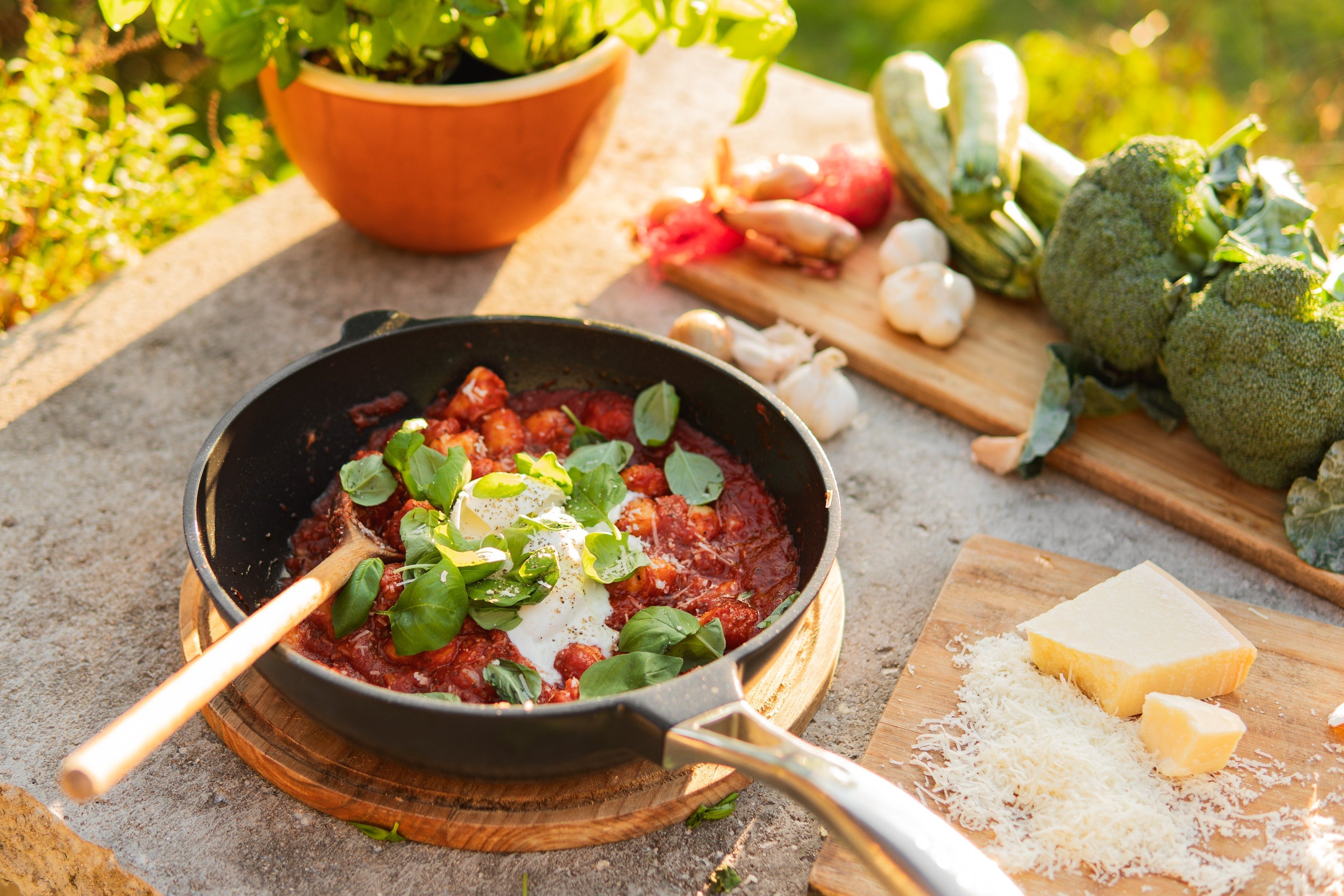 Snabb Gnocchi i Tomatsås med Burrata & Basilika │ Enkel & Krämig Middag i OnePan