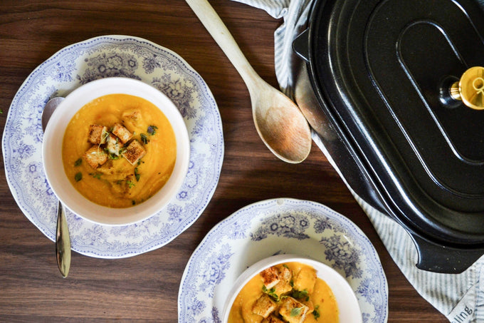 Krämig Butternutsoppa med Chili, Crème Fraiche och Krutonger │ Perfekt Höstsoppa i OnePot Gryta