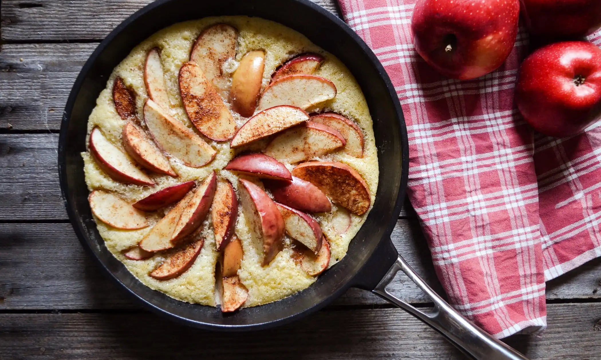 Äppelpaj i stekpanna med OnePan 24 │ Enkel och snabb helgpaj med julsmak