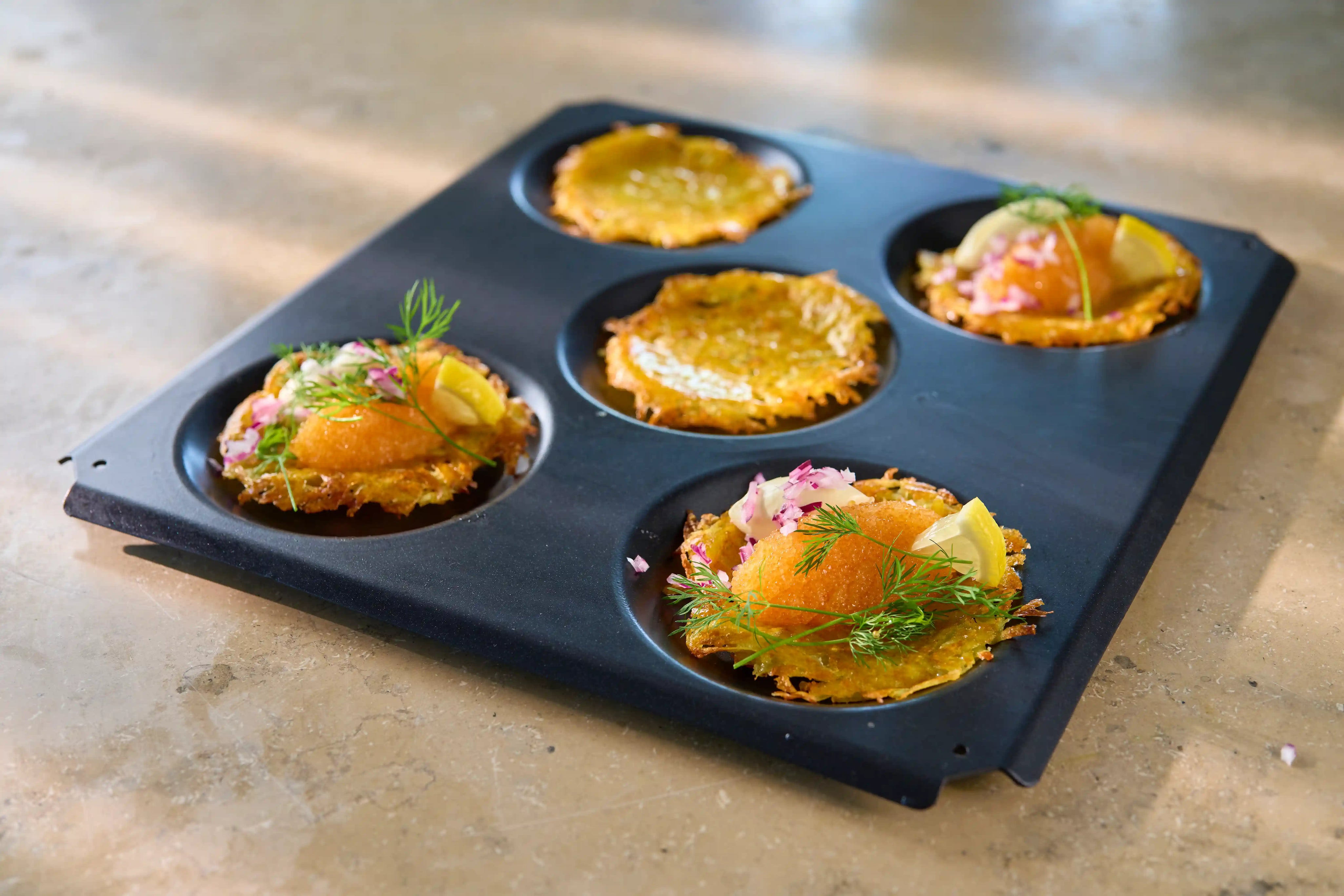 OneForm – idealisk för rårakor med krispig yta och jämn stekyta direkt i ugnen.