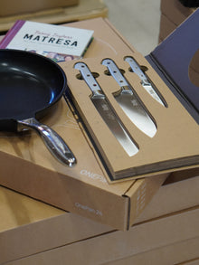 Paketdeal – OnePan 24 + Knivset + Kokbok