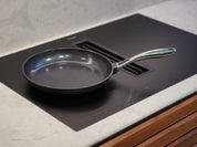 OnePan 24 cm – liten PFAS-fri panna perfekt för ägg, grönsaker och mindre rätter.