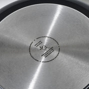 OnePan 28 – svenskdesignad, cirkulär stekpanna i återvunnet aluminium.