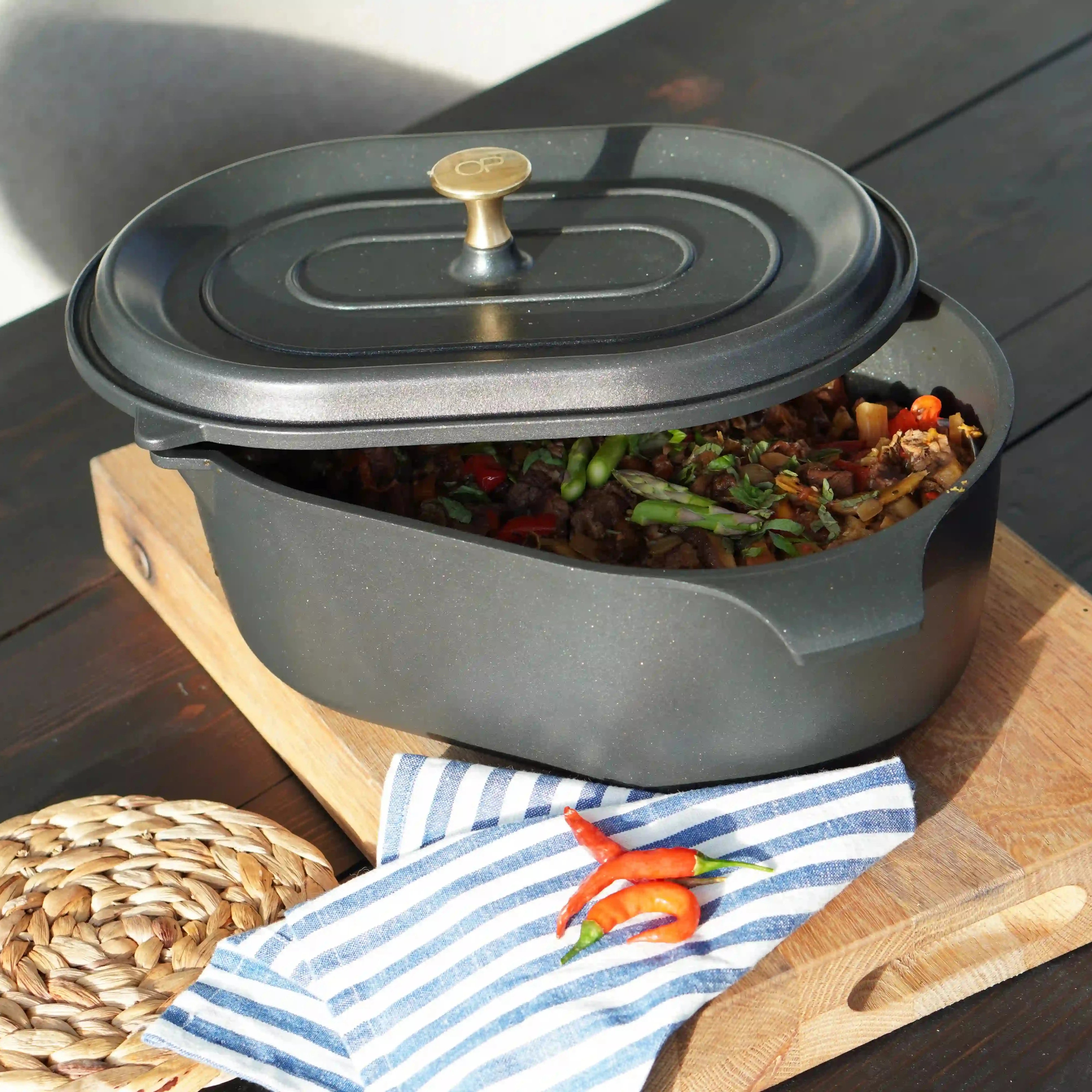 Servera direkt ur OnePot – snygg gryta som håller värmen länge.