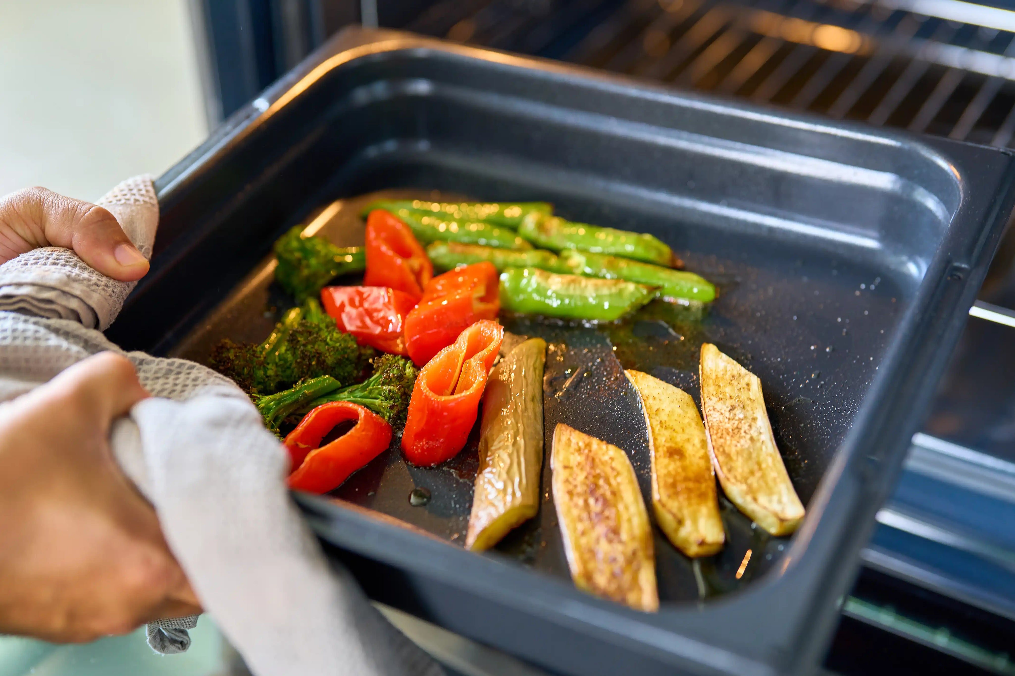 Steka i ugnen - PFAS-fri ugnsform som ger krispiga resultat och jämn värmefördelning.