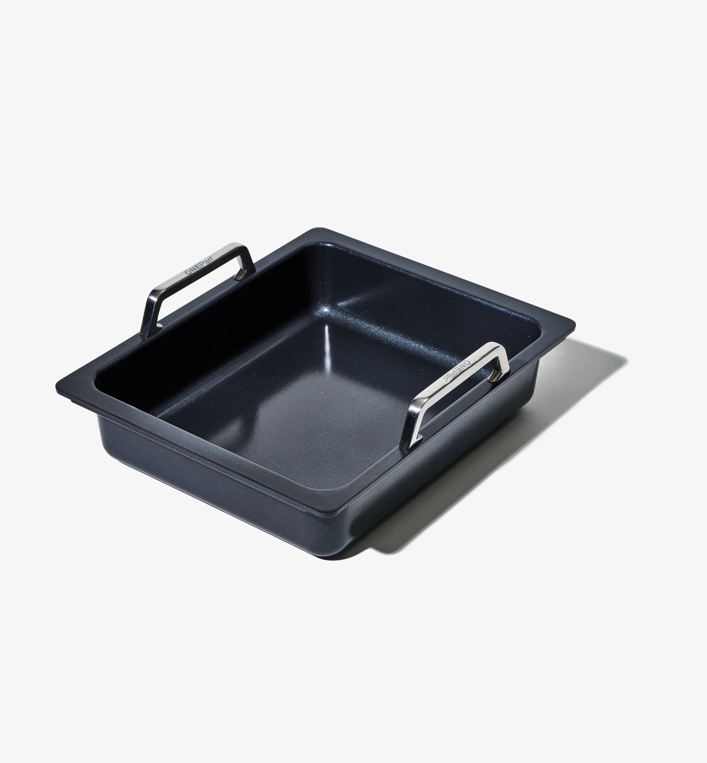 OneServe – PFAS-fri stekform som fungerar på spis och i ugn för allt från frukost till middag.