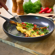 Lär dig göra en perfekt omelett i stekpanna med OnePan.